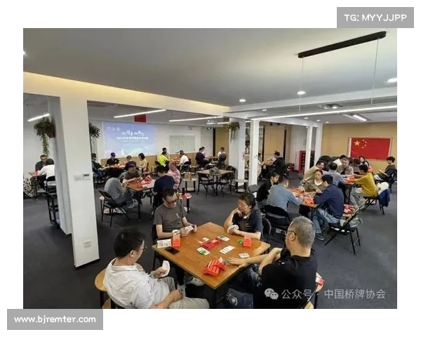 桥牌赛场智慧争锋 牌局互动激发社区活力 桥牌赛场智慧争锋 牌局互动激发社区活力